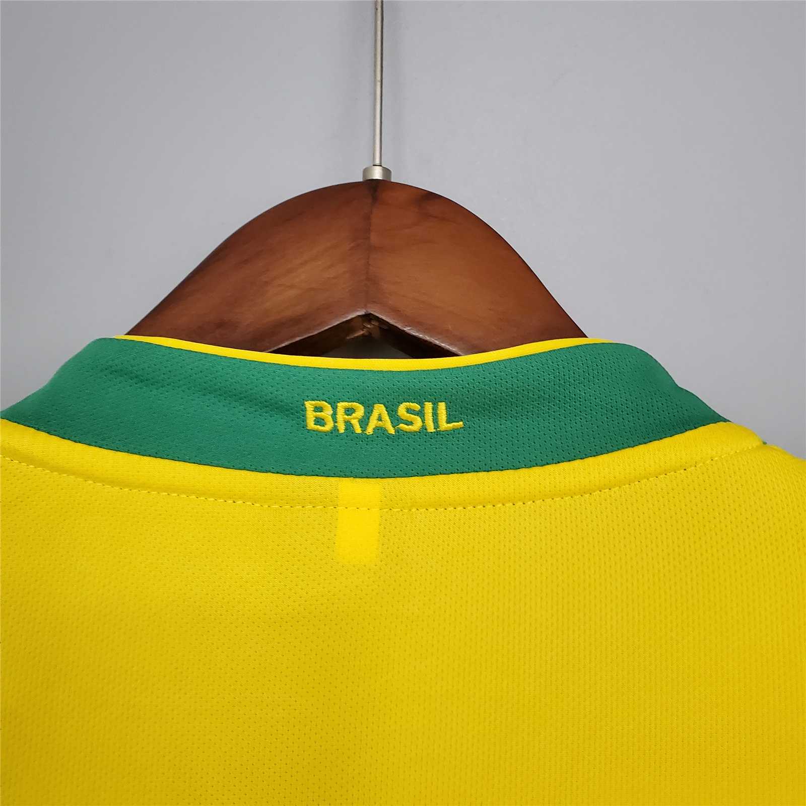 KakÃ¡ Brazil 2006 Home Jersey